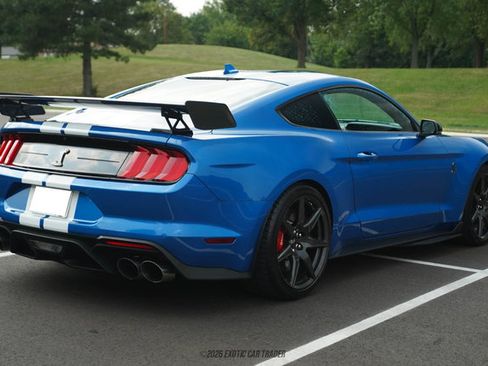 Used 2021 Ford Mustang Shelby GT500 w/ Carbon Fiber Track Pack RWD image 8