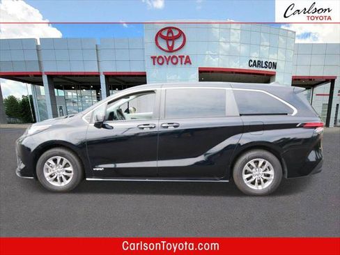 Certified 2021 Toyota Sienna LE FWD image 1