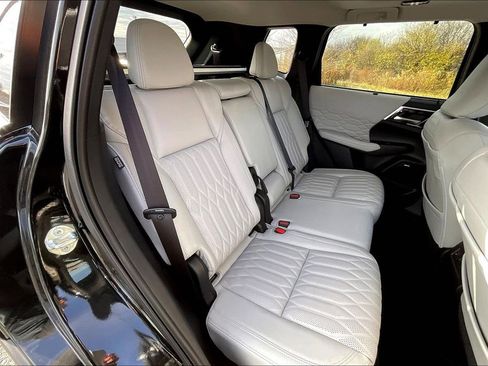 Used 2025 Mitsubishi Outlander SEL image 26