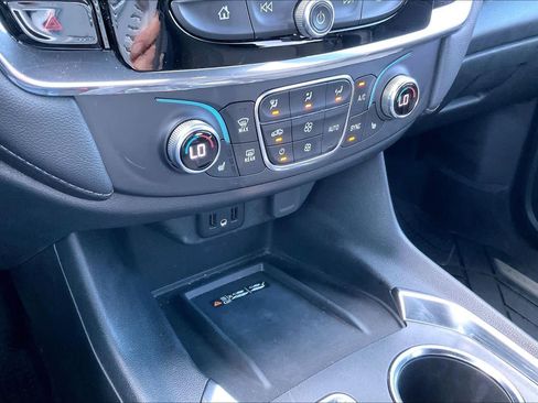 Certified 2023 Chevrolet Traverse LT w/ Rear Camera Mirror Package image 31