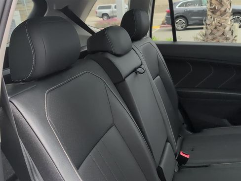 Used 2023 Volkswagen Tiguan SE w/ Panoramic Sunroof Package image 13