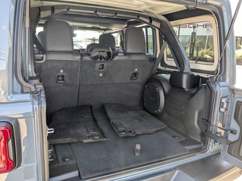 Used 2025 Jeep Wrangler Unlimited Rubicon image 10
