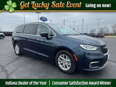 Used 2023 Chrysler Pacifica Touring-L