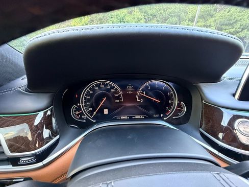 Used 2019 BMW 750i xDrive w/ Executive Package AWD/4WD image 18