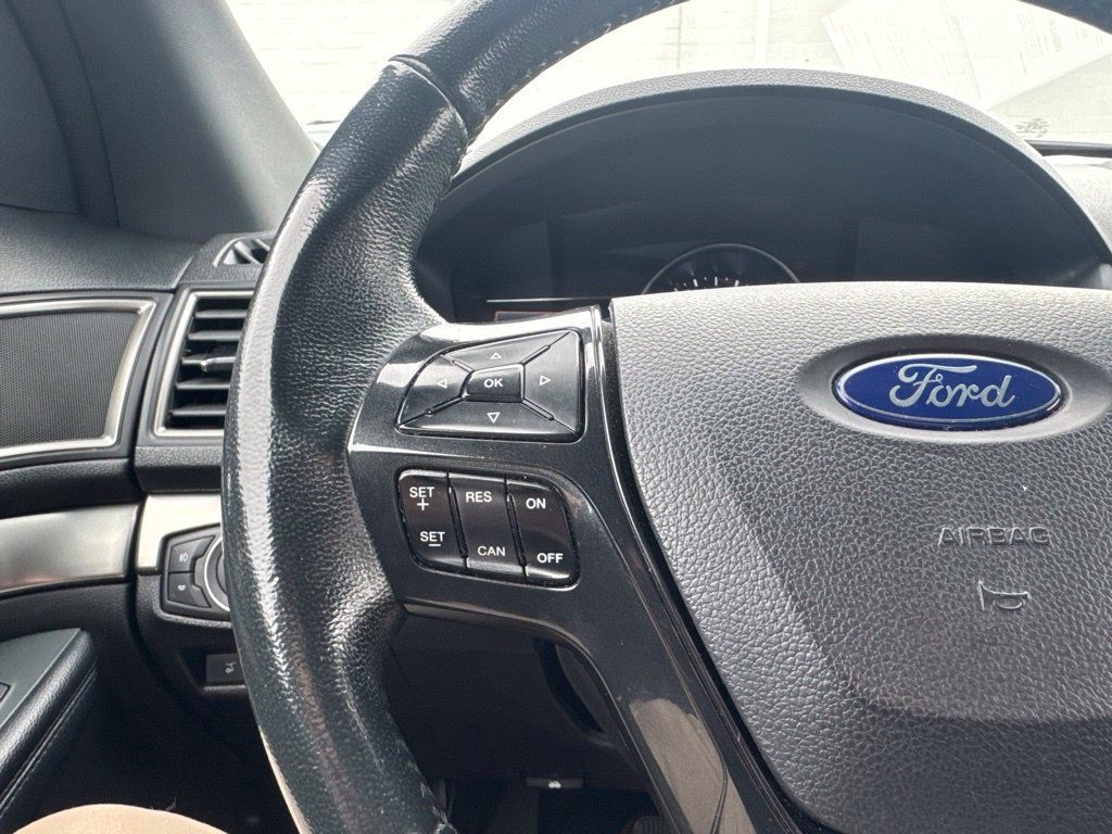 Used 2018 Ford Explorer XLT w/ Equipment Group 202A AWD/4WD image 16