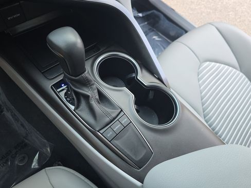 Used 2024 Toyota Camry SE image 23