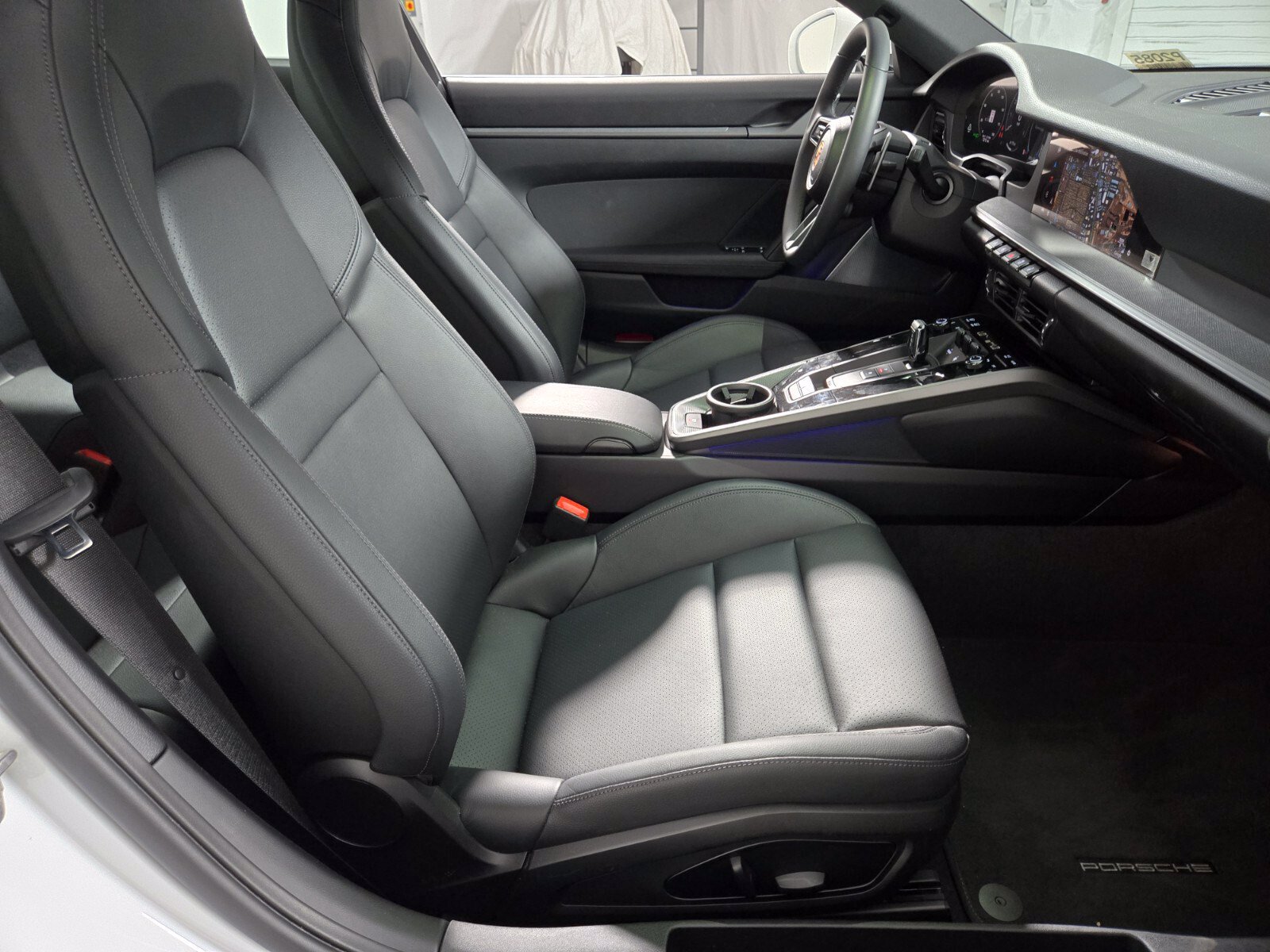 Used 2025 Porsche 911 Carrera RWD image 3