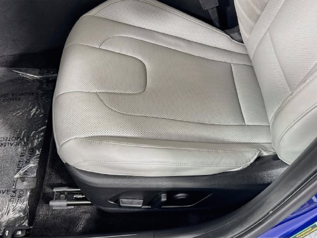 Used 2025 Hyundai Elantra Limited FWD image 20