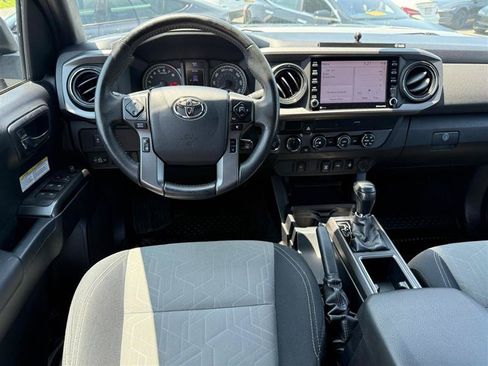 Used 2020 Toyota Tacoma TRD Off-Road AWD/4WD image 17
