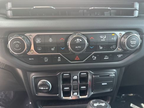 New 2025 Jeep Wrangler Sahara image 21