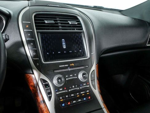Used 2018 Lincoln MKX Reserve w/ Lincoln MKX Climate Package FWD image 12