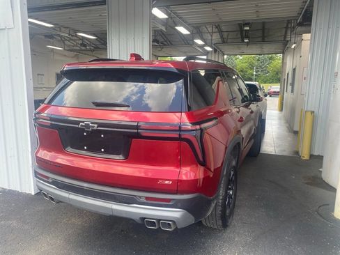 Used 2024 Chevrolet Traverse Z71 AWD/4WD image 4