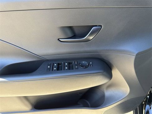 Used 2025 Hyundai Kona SEL image 15