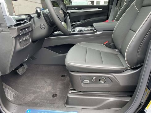 New 2026 Cadillac Escalade Sport w/ LPO, ONYX Package AWD/4WD image 22