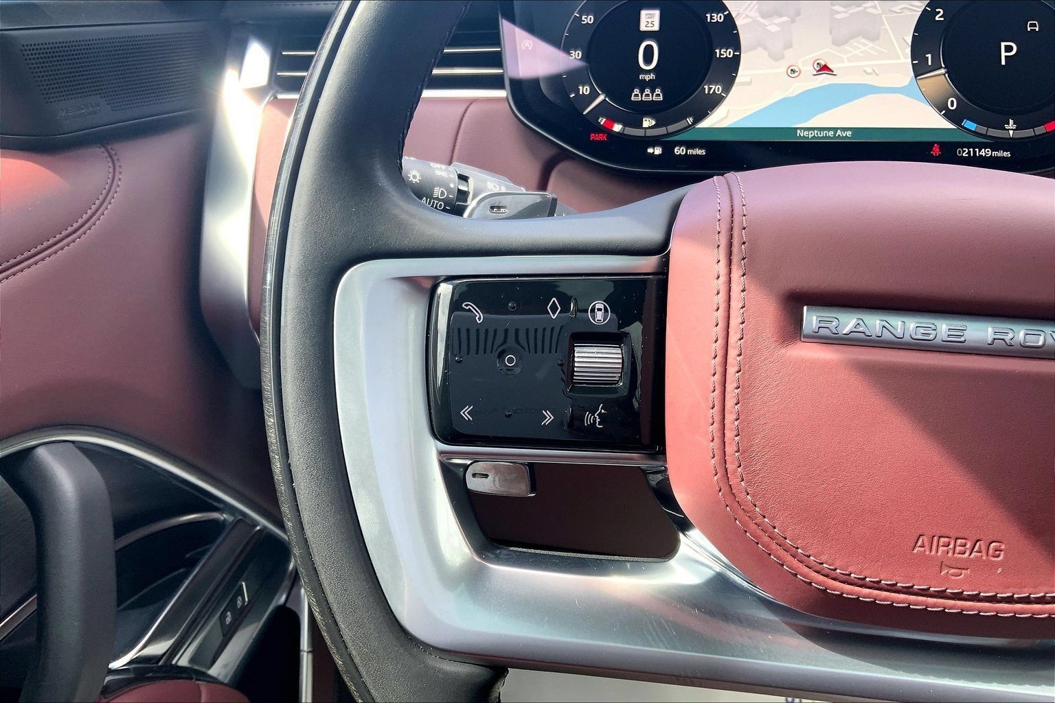 Certified 2025 Land Rover Range Rover SE AWD/4WD image 23