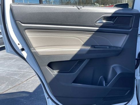 Used 2023 Volkswagen Atlas SE image 11