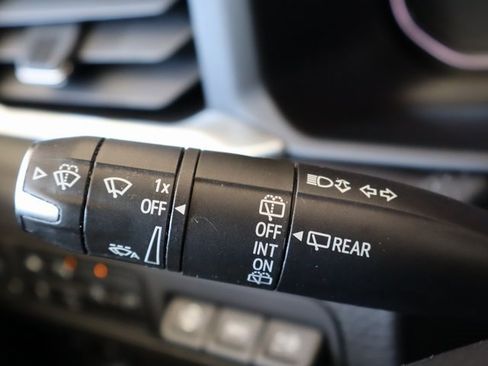 Used 2021 GMC Yukon Denali w/ Denali Premium Package image 29