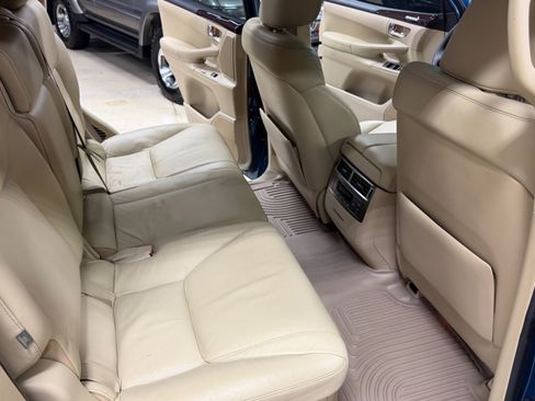 Used 2010 Lexus LX 570 4WD w/ Luxury Pkg image 26