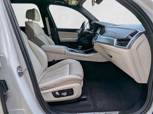 Used 2022 BMW X5 M50i w/ Parking Assistance Package image 22