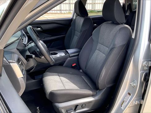 Used 2025 Nissan Rogue SV FWD image 8
