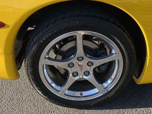 Used 2001 Chevrolet Corvette Coupe w/ Preferred Equipment Group2 image 11