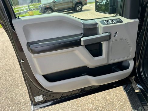 Used 2015 Ford F150 XLT w/ Equipment Group 301A Mid AWD/4WD image 9