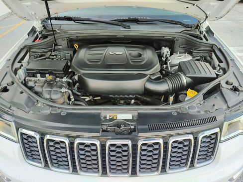 Used 2018 Jeep Grand Cherokee Laredo image 22