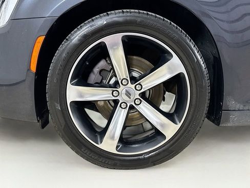 Used 2018 Chrysler 300 Limited image 26