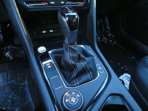 New 2026 Volkswagen Taos SEL image 32