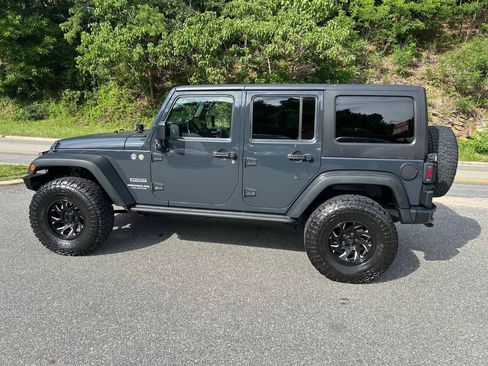 Used 2017 Jeep Wrangler Unlimited Sport w/ Quick Order Package 24S AWD/4WD image 4