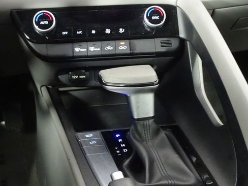 Used 2024 Hyundai Elantra SEL image 37