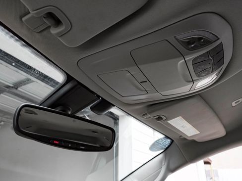 Used 2018 Chrysler Pacifica Limited image 37