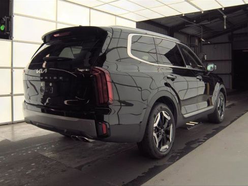 Used 2025 Kia Telluride S image 11