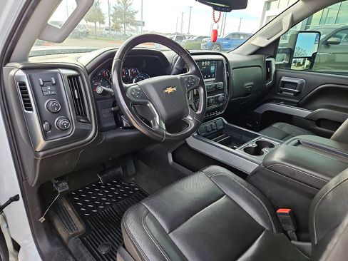 Used 2015 Chevrolet Silverado 2500 LTZ w/ LTZ Plus Package image 11
