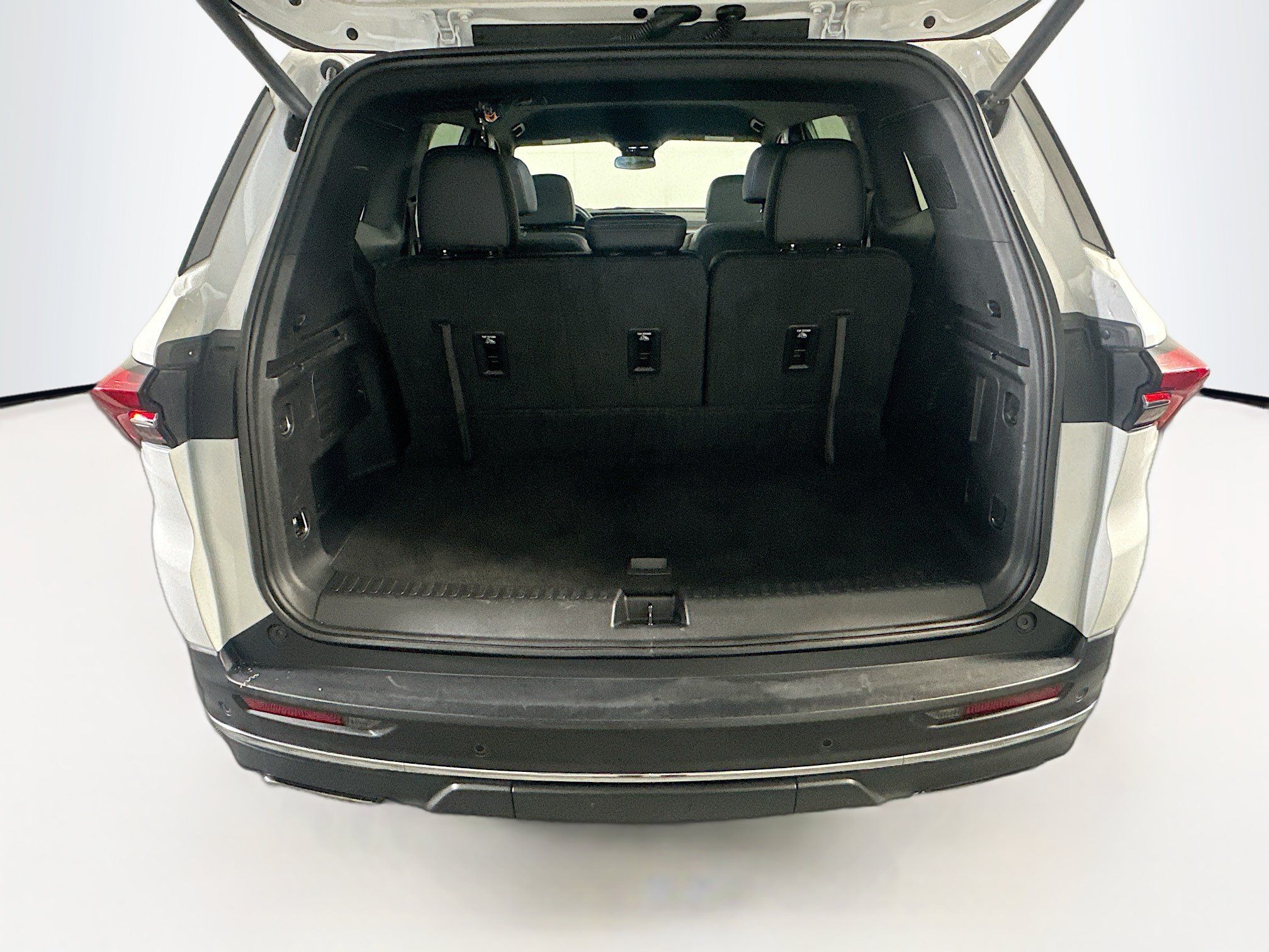 Used 2025 Buick Enclave Preferred FWD image 31