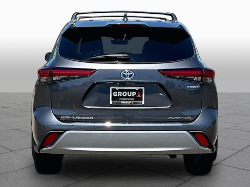 Certified 2020 Toyota Highlander Platinum AWD/4WD image 4