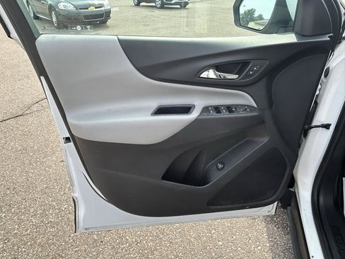 Used 2018 Chevrolet Equinox LT FWD image 14