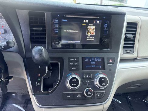 Used 2017 Toyota Sienna LE FWD image 22