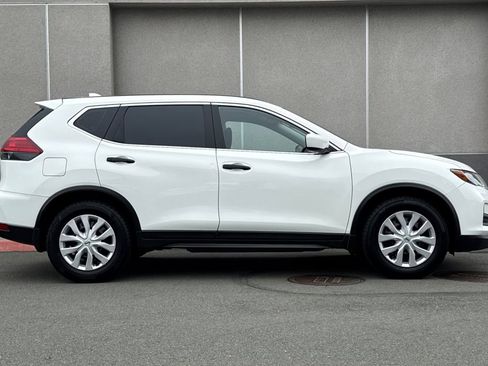 Used 2017 Nissan Rogue S FWD image 3