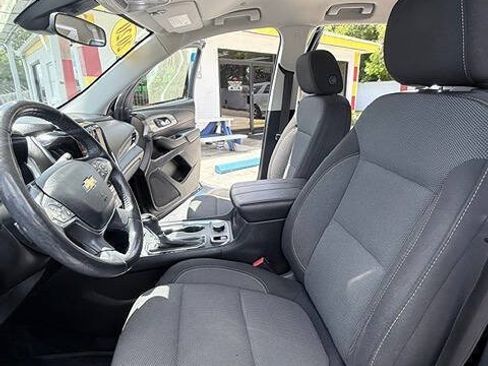 Used 2020 Chevrolet Traverse LT FWD image 10