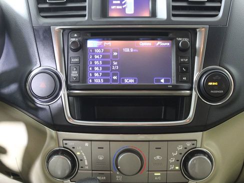 Used 2013 Toyota Highlander Base Plus image 12