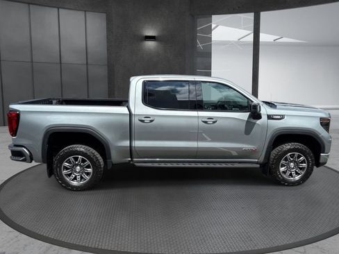 Used 2024 GMC Sierra 1500 AT4 w/ Technology Package AWD/4WD image 4