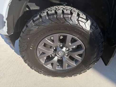 Certified 2021 Toyota Tacoma SR5 AWD/4WD image 30