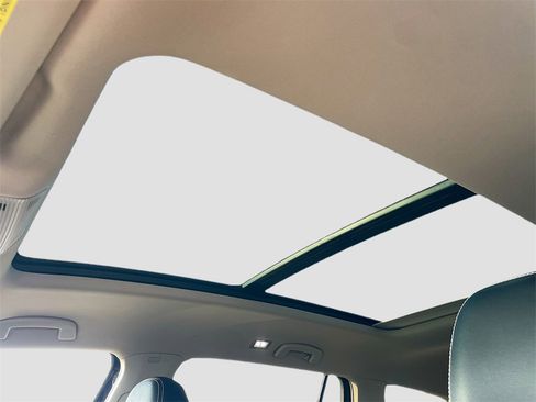 Used 2024 Volkswagen Atlas SE image 17