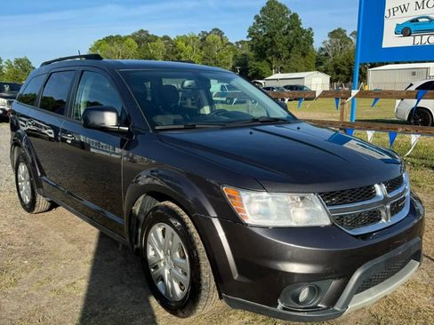 Used 2019 Dodge Journey SE FWD image 2