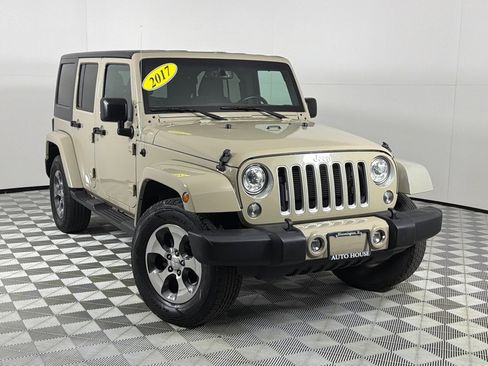 Used 2017 Jeep Wrangler Unlimited Sahara w/ Connectivity Group AWD/4WD image 2