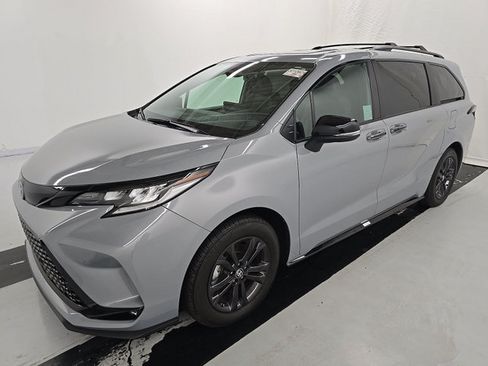 Used 2025 Toyota Sienna XSE w/ XSE Premium Package AWD/4WD image 3