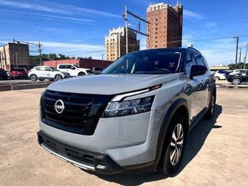 Certified 2024 Nissan Pathfinder SL w/ Black Appearance Package image 1