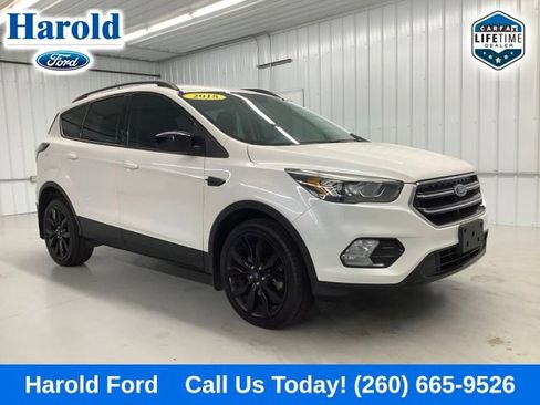 Used 2018 Ford Escape SE w/ SE Sport Appearance Package AWD/4WD image 1