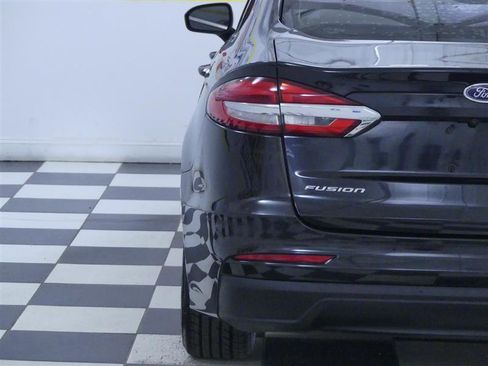 Used 2020 Ford Fusion SE FWD image 32